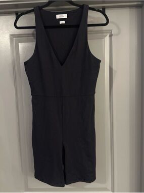 Aritzia | Babaton V-Neck Black One-Piece Romper